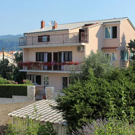 Apartment 5587c