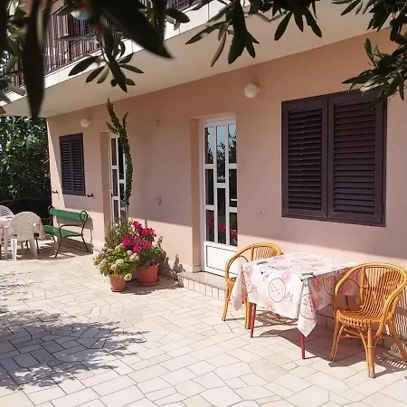 Apartment 5587c
